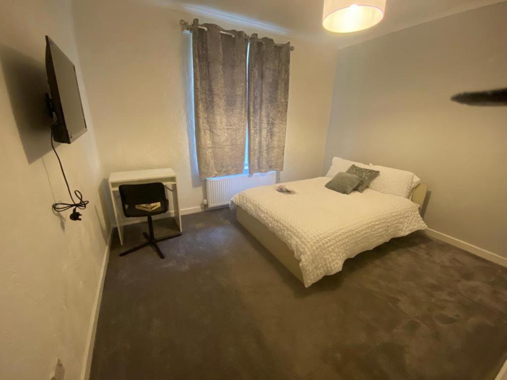 Glasgow private room (Bright)